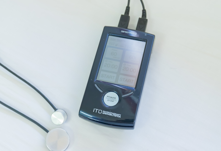 ハイボルテージ電気刺激治療器